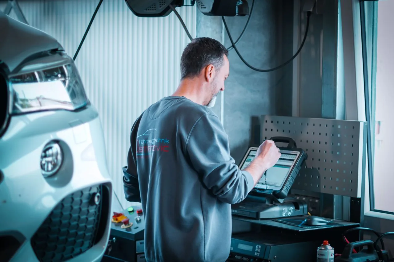 Wartung in der Werkstatt Fahrzeugtechnik Osmanovic
